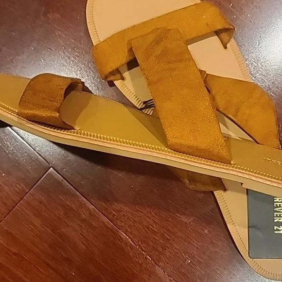 Sandals - Picture 3 of 4